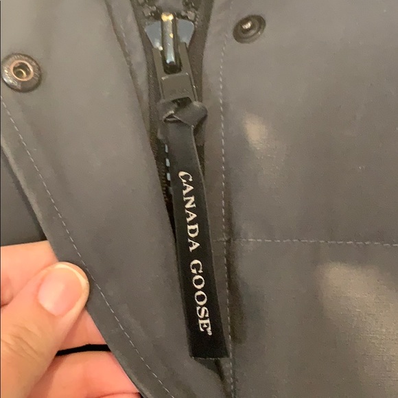 Canada Goose Shelburne parka jacket. Size S/P - Picture 8 of 17